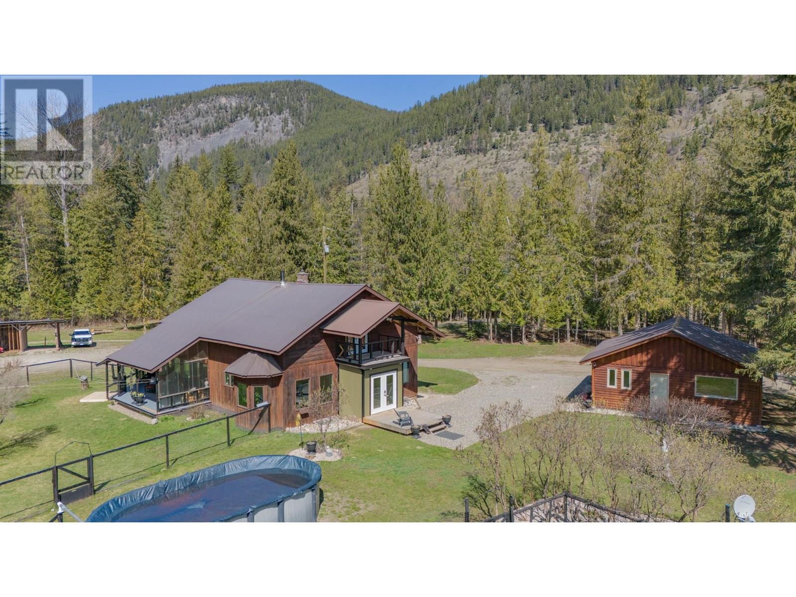 1416 Creighton Valley Rd, Lumby, BC V0E 2G1