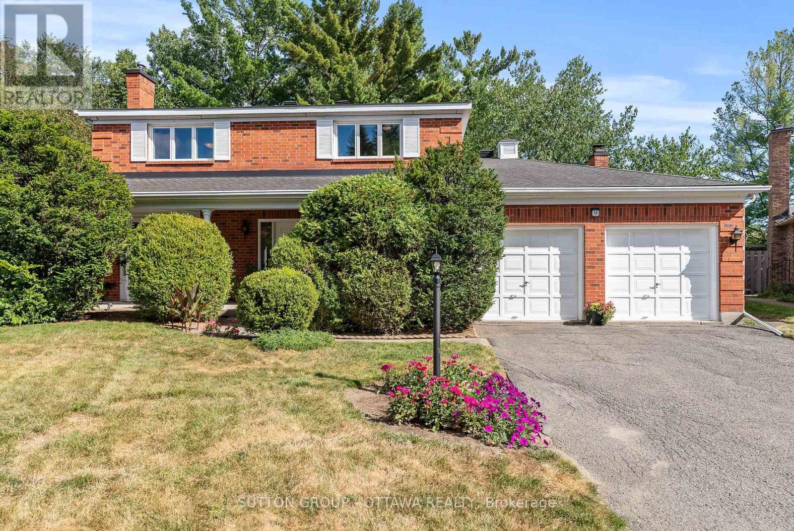 9 Sundance Ct, Ottawa, ON K2H 8T4