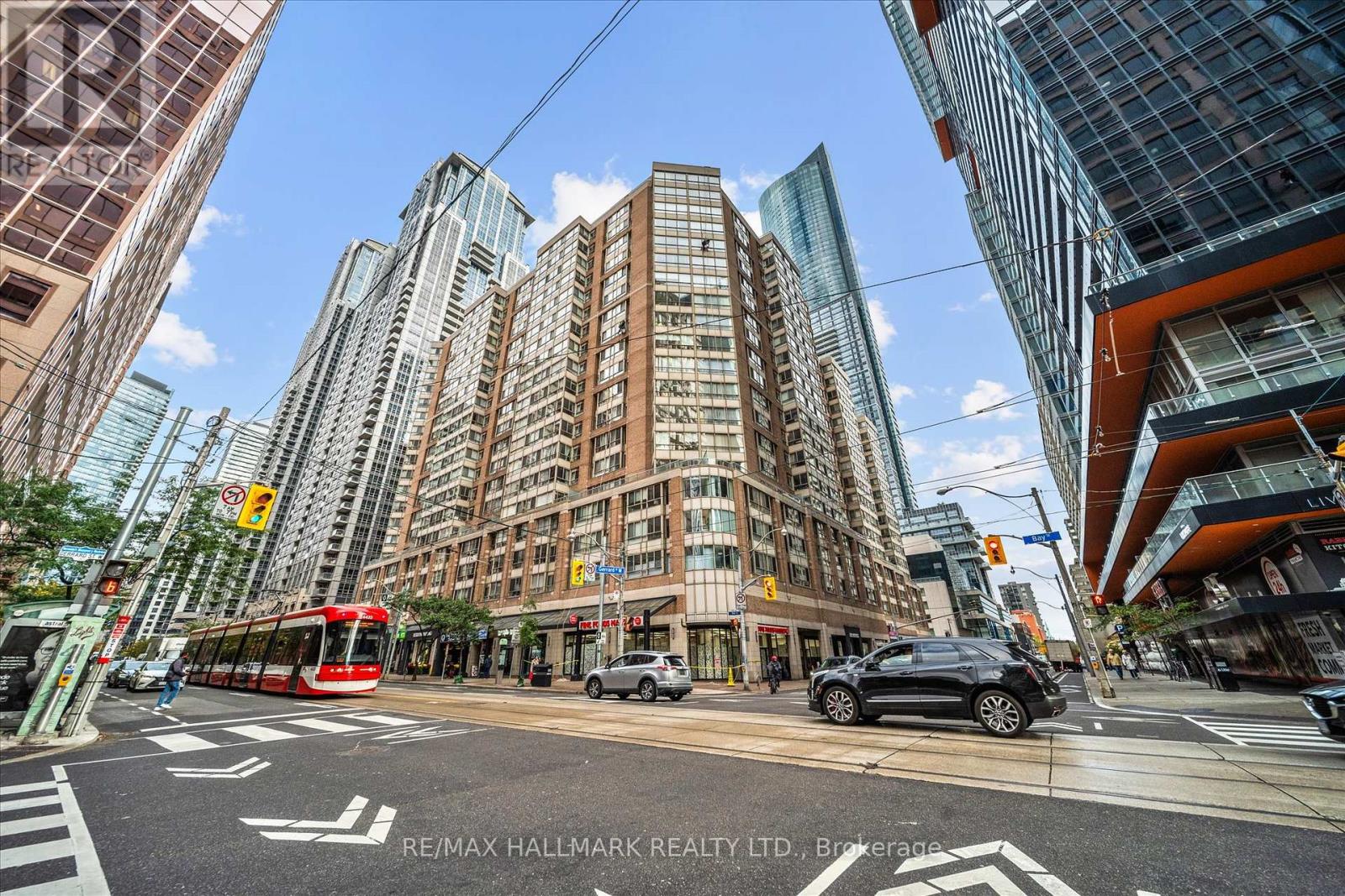 703 717 Bay St, Toronto, ON M5G 2J9