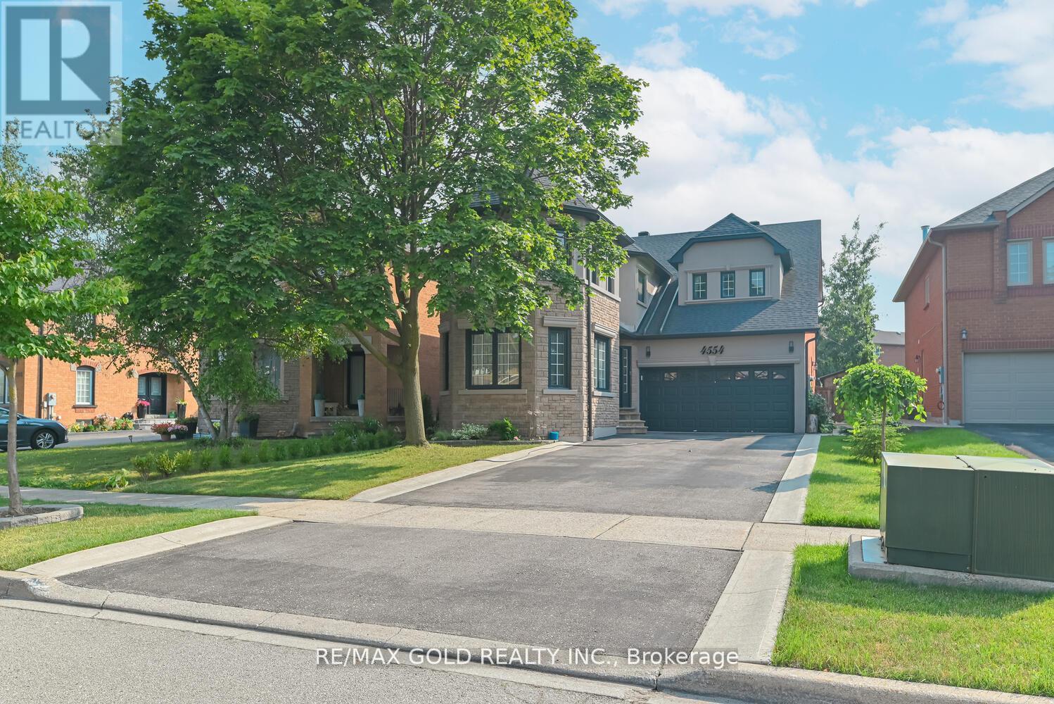 4554 Willow Creek Dr, Mississauga, ON L5V 1G7