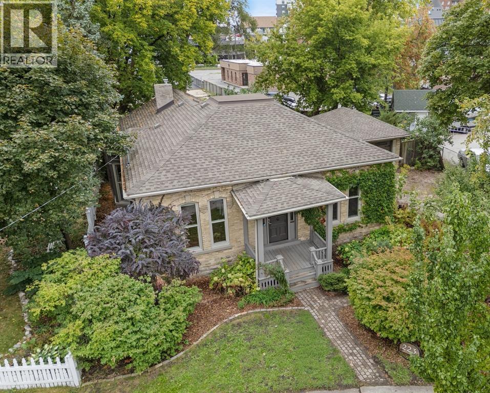 223 Brock St N, Sarnia, ON N7T 5Z5