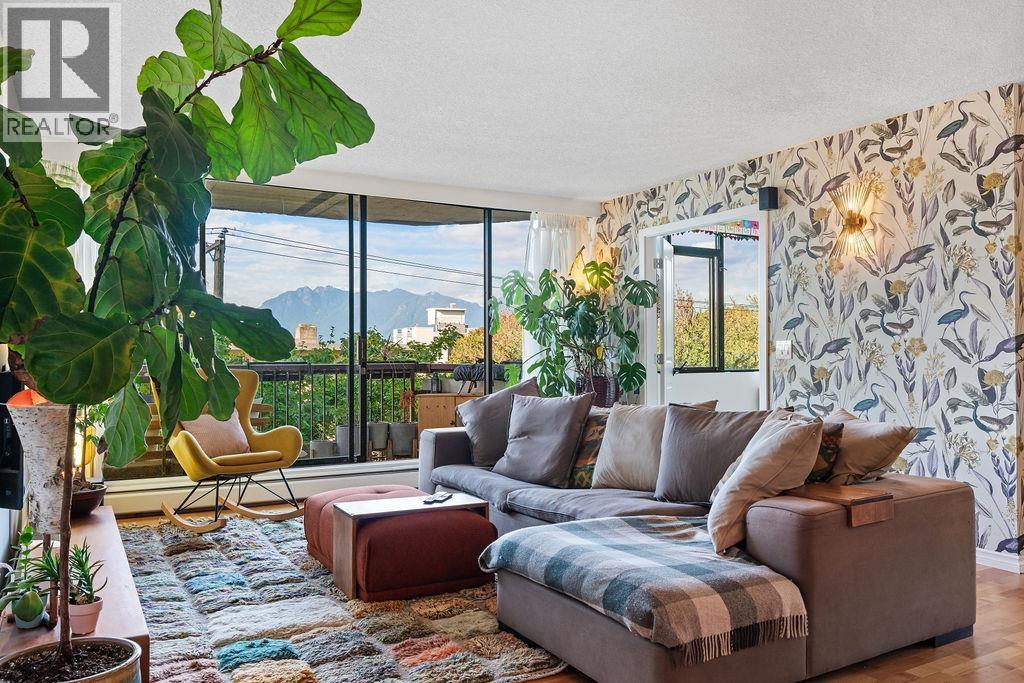2445 W 3rd Avenue Unit 403, Vancouver, BC V6K 4K6