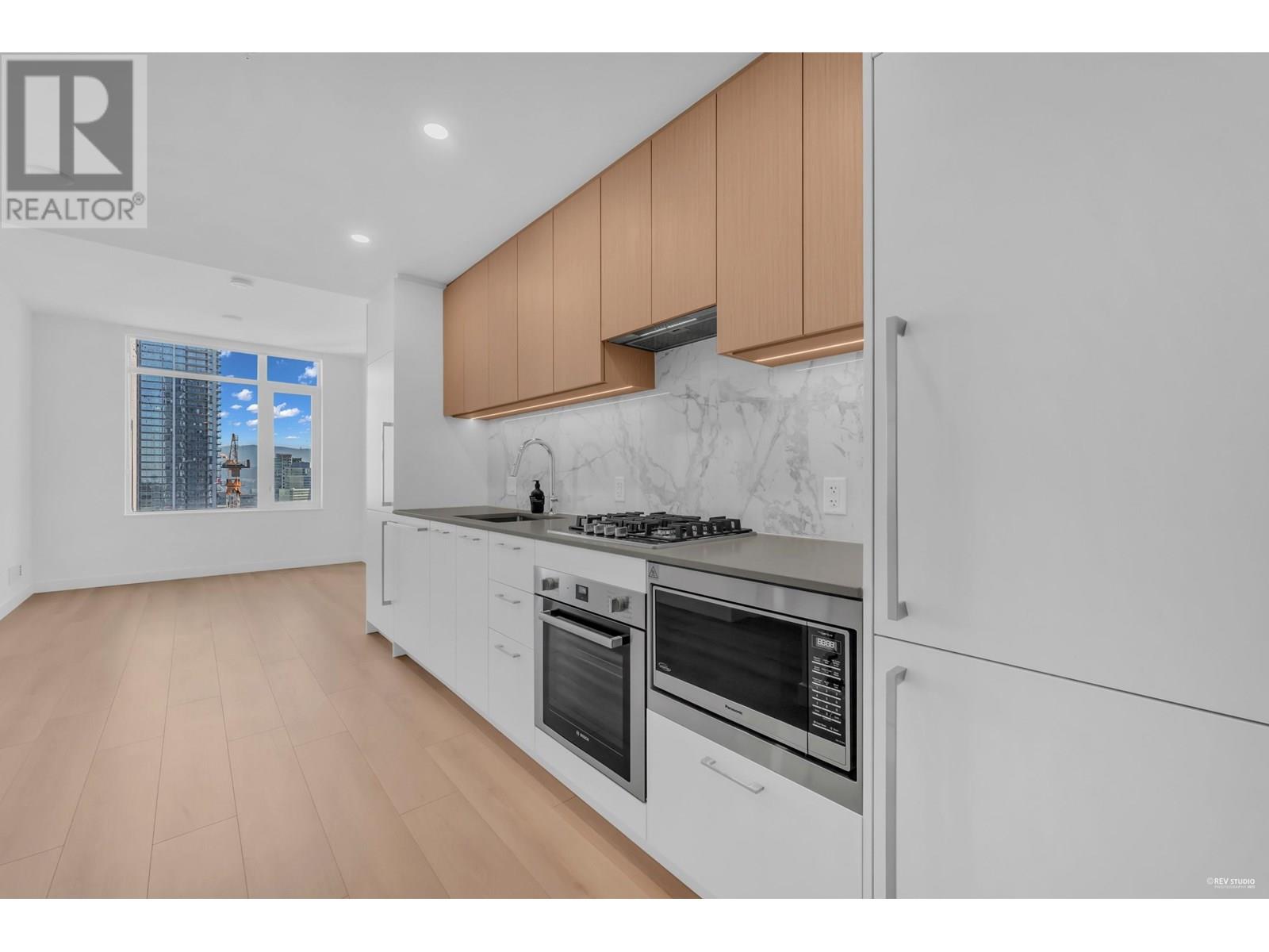 6468 Willingdon Avenue Unit 907, Burnaby, BC V5H 0L3