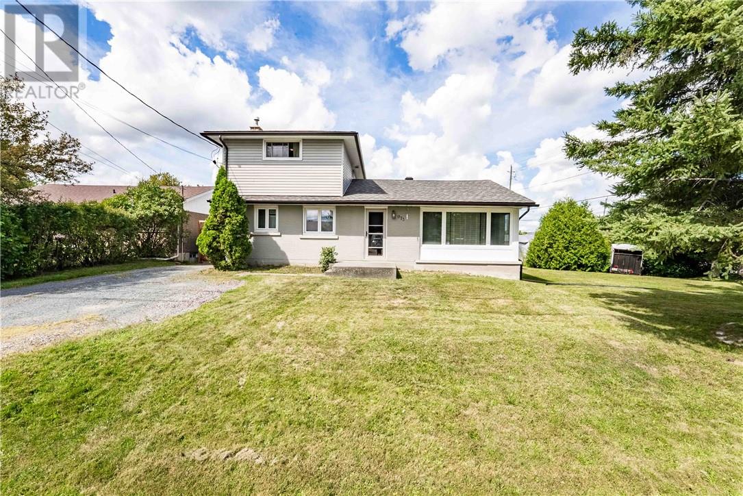 973 Meadowside Ave, Sudbury, ON P3A 4J4