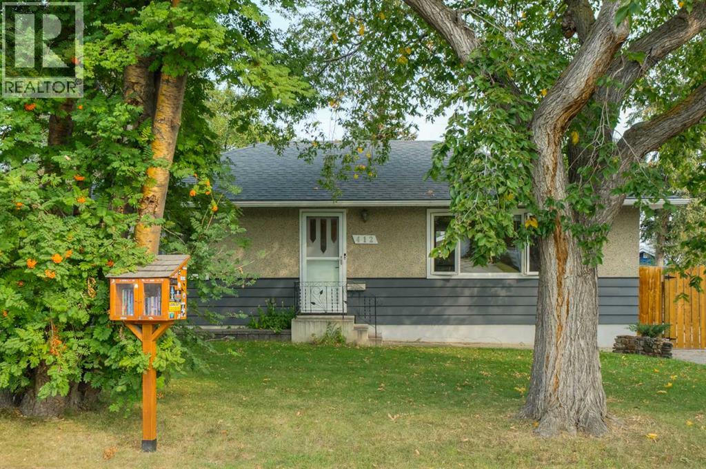 412 Tavender Rd NW, Calgary, AB T2K 3M2