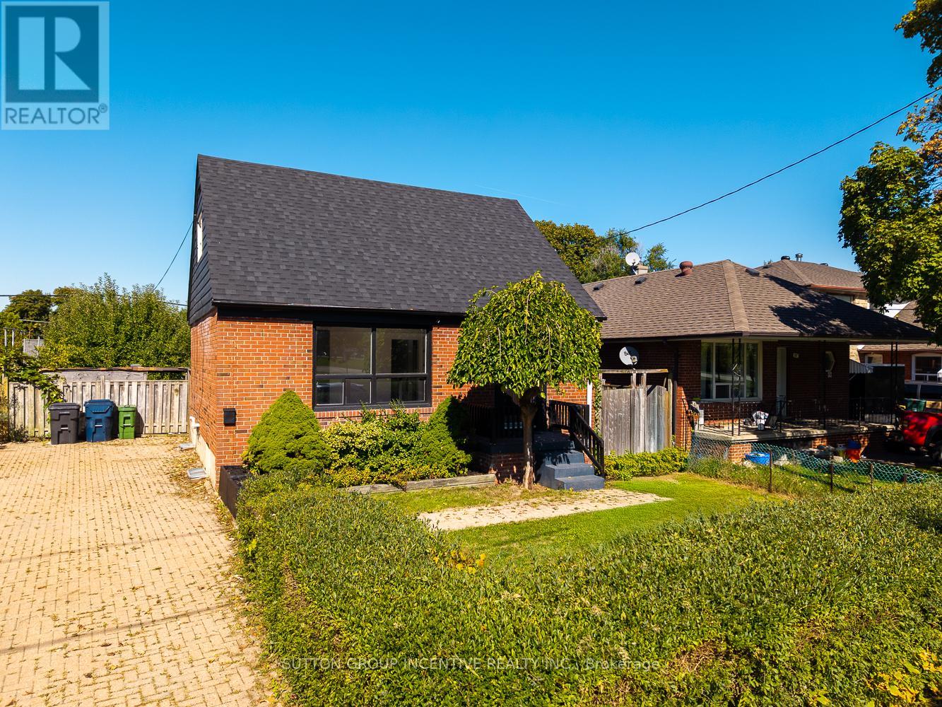 65 Barrhead Cres, Toronto, ON M9W 3Z8