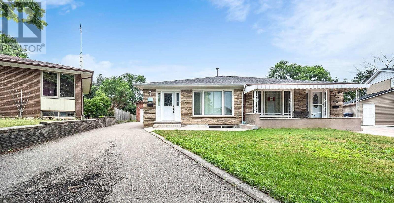 44 Chatsworth Dr, Brampton, ON L6X 2L9