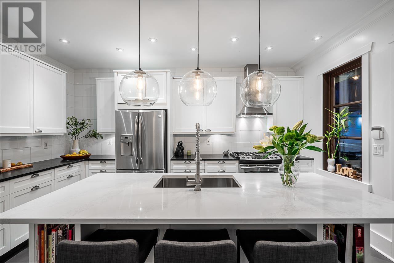 3394 Mahon Ave, North Vancouver, BC V7N 3T6