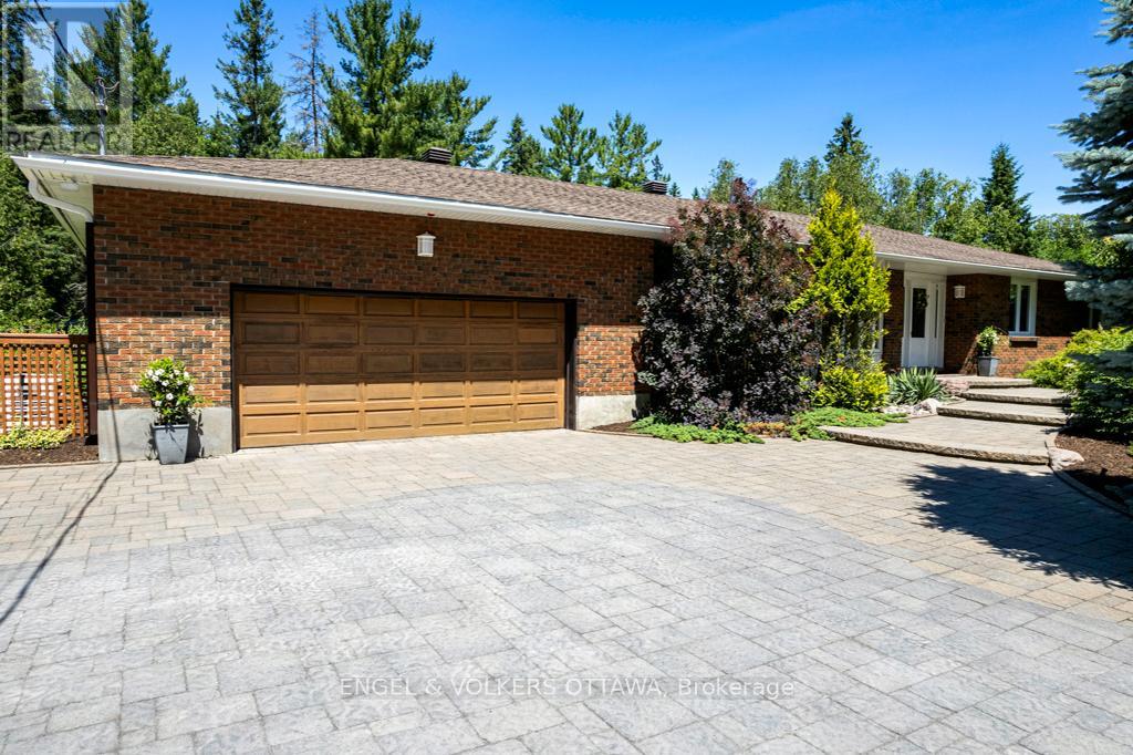 656 Spruce Ridge Rd, Ottawa, ON K0A 1L0
