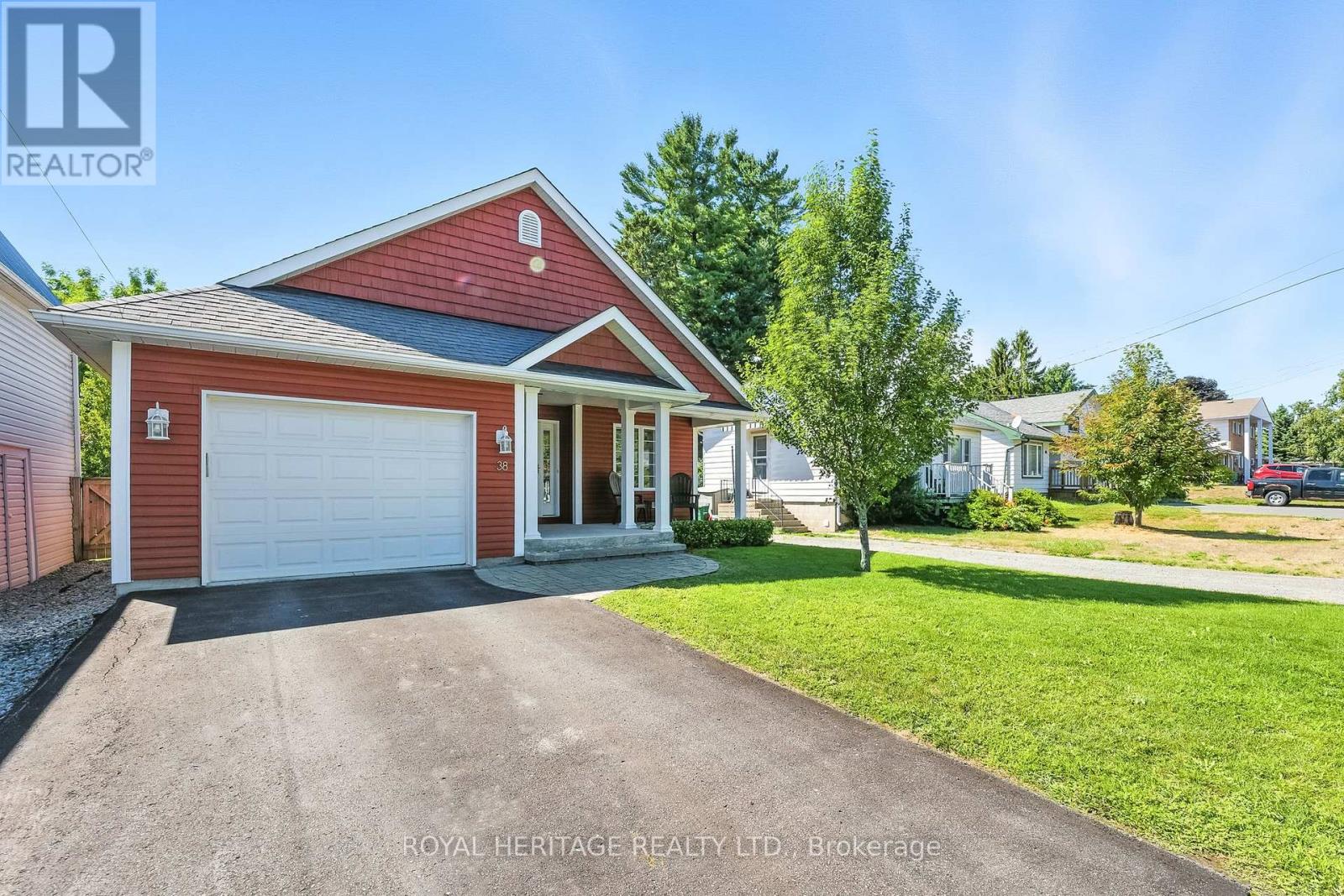 38 Alice St, Brighton, ON K0K 1H0