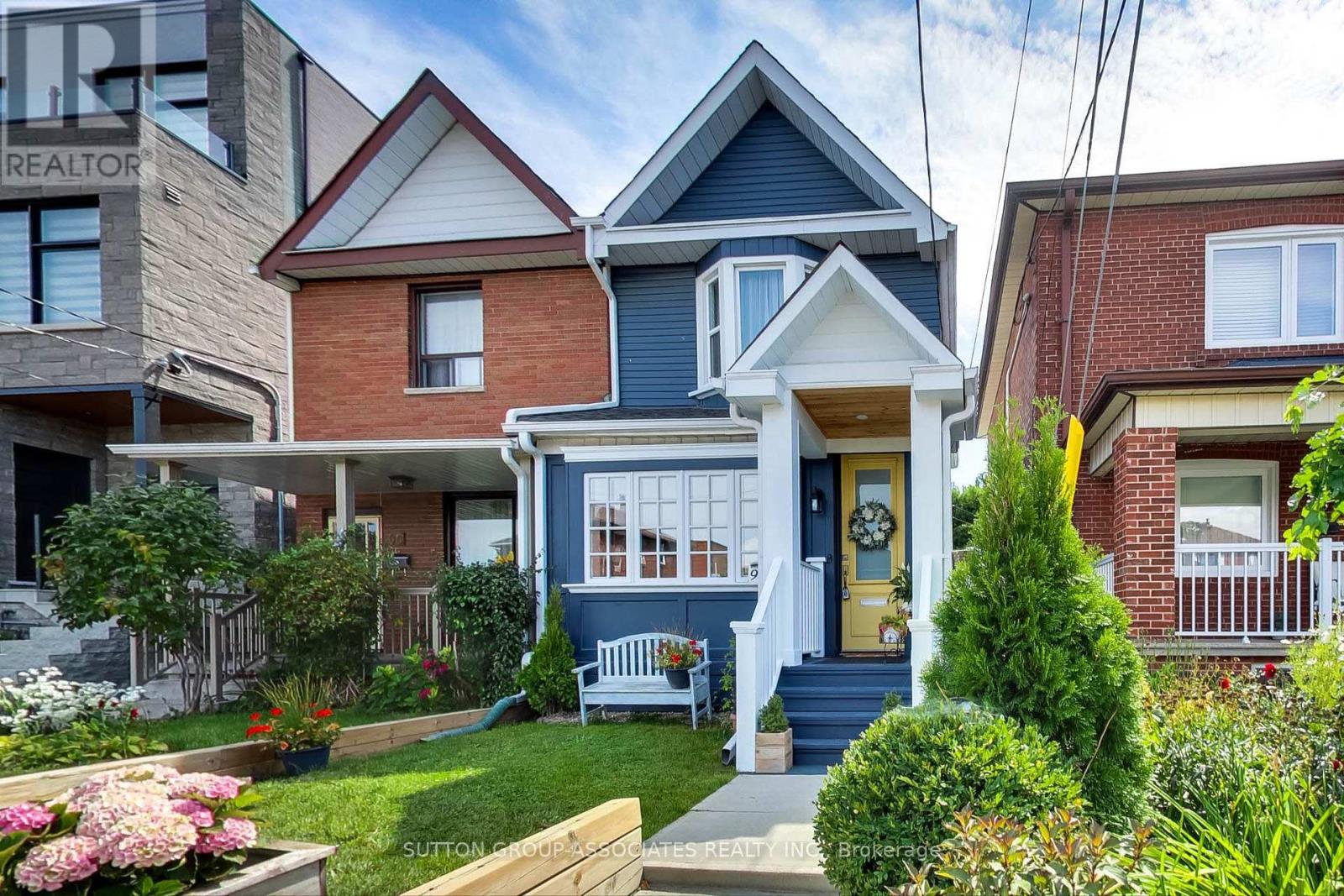 97 Hatherley Rd, Toronto, ON M6E 1W3