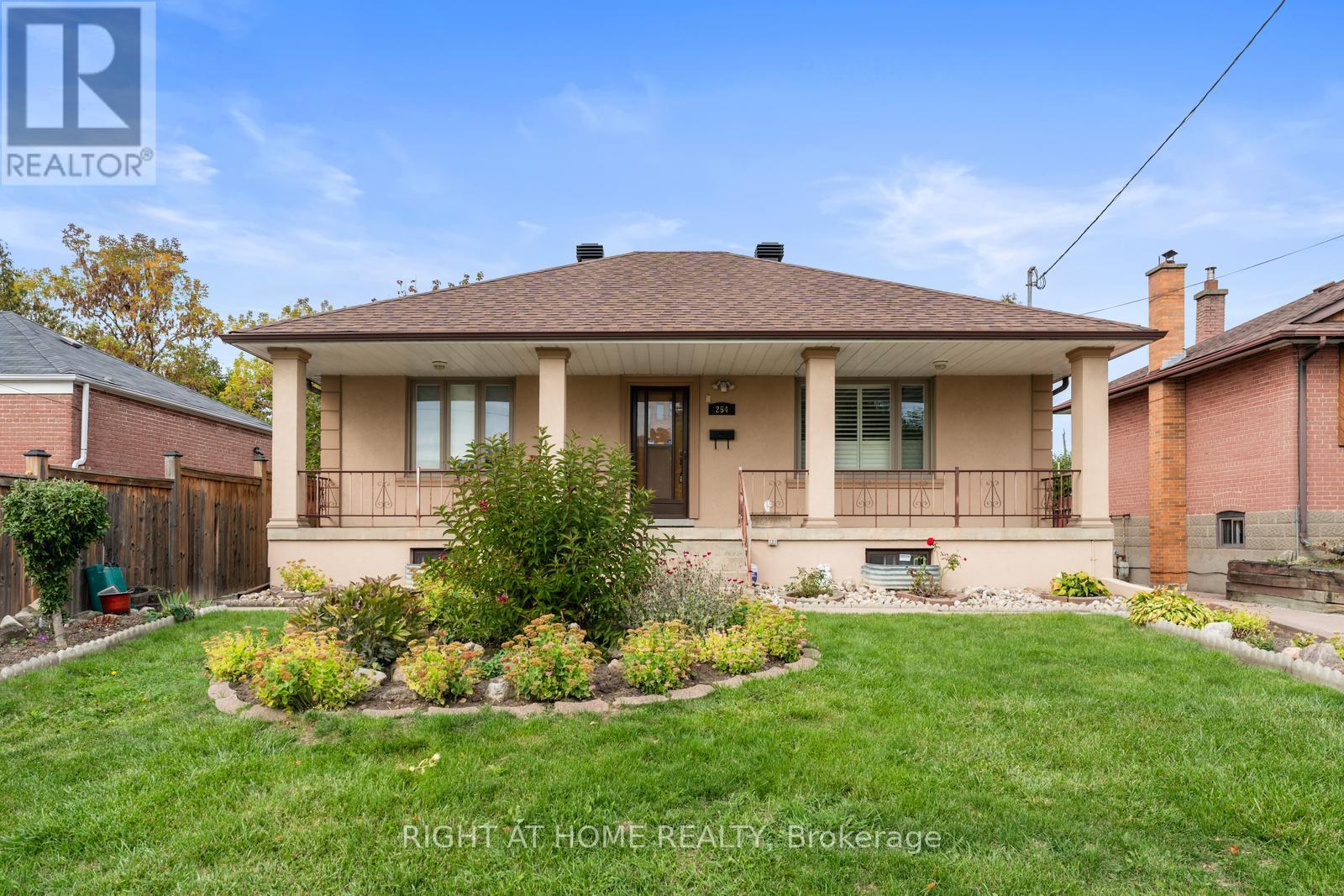 254 Richard Clark Dr, Toronto Downsview-roding-cfb, ON M3M 1W2
