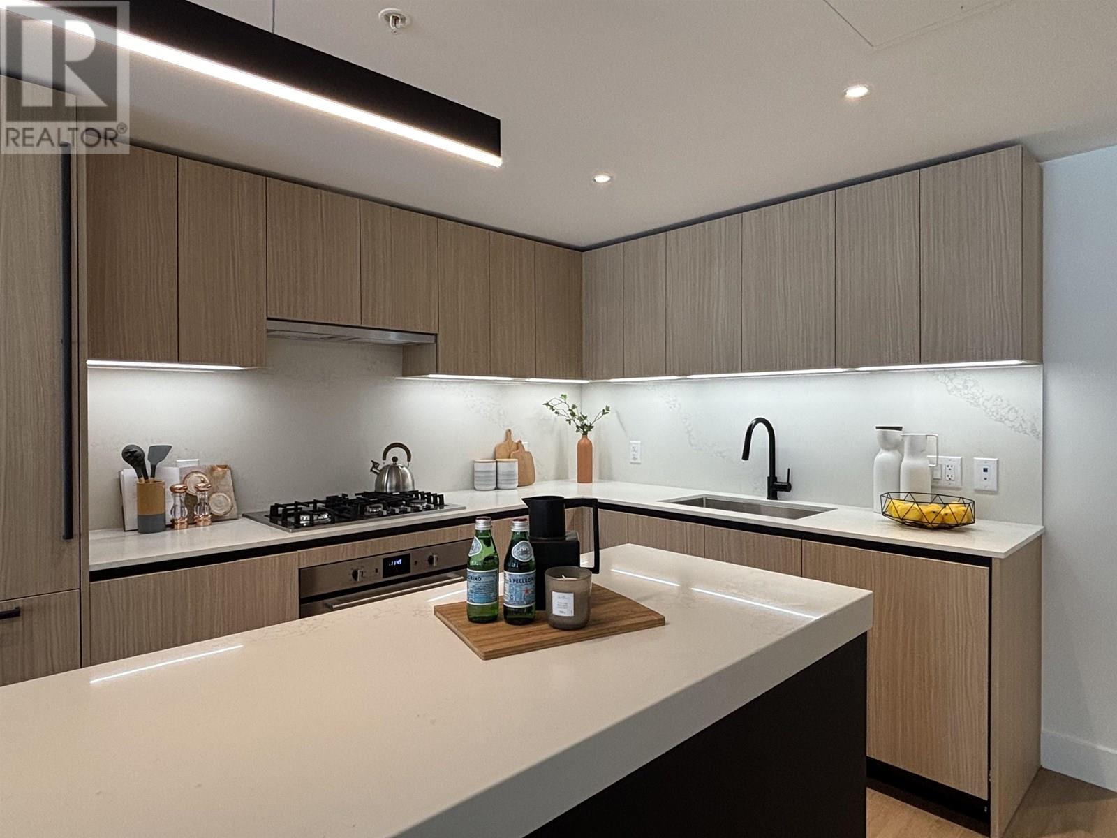 2235 E Broadway Unit 210, Vancouver, BC V5N 0J5