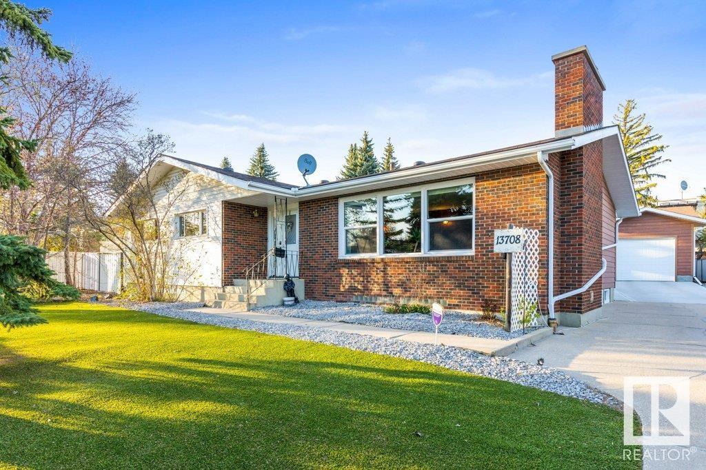 13708 Buena Vista Rd NW, Edmonton, AB T5R 5R6