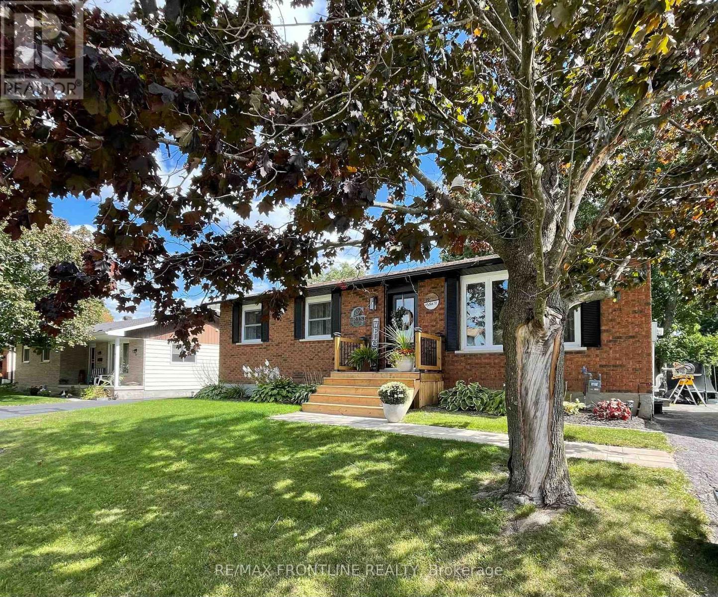 10 Mather St, Perth, ON K7H 3K6