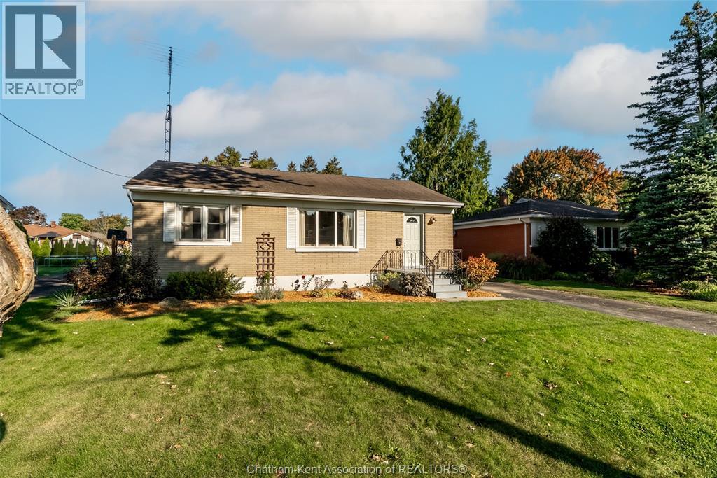 87 Sussex St, Chatham, ON N7L 1M2
