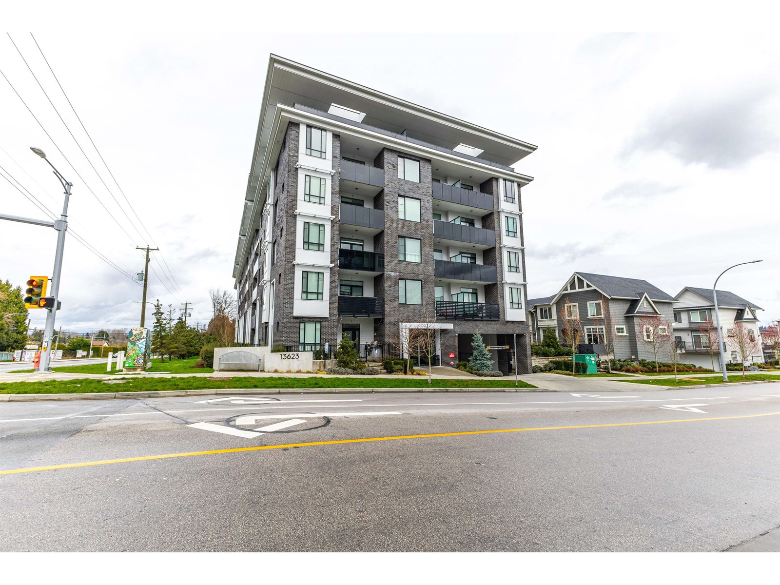 13623 81a Avenue Unit 609, Surrey, BC V3W 3N7