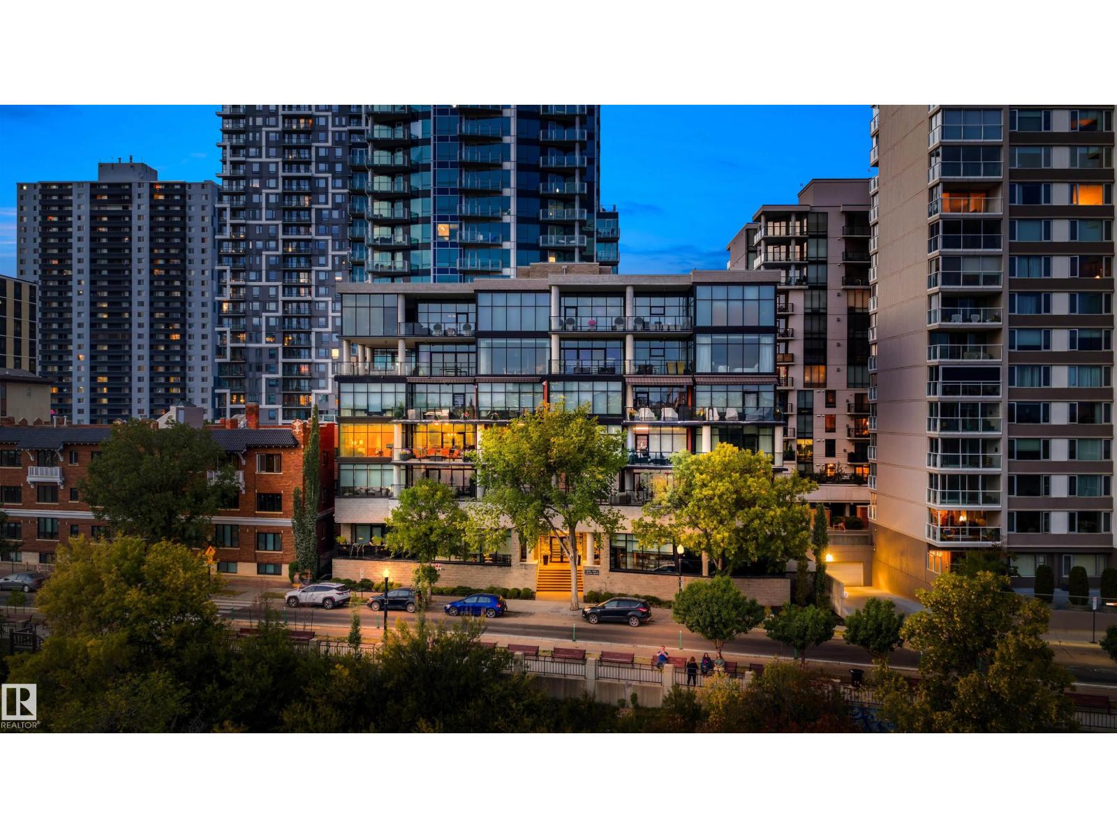 11930 100 Avenue Northwest #301, Edmonton, AB T5K 0K5