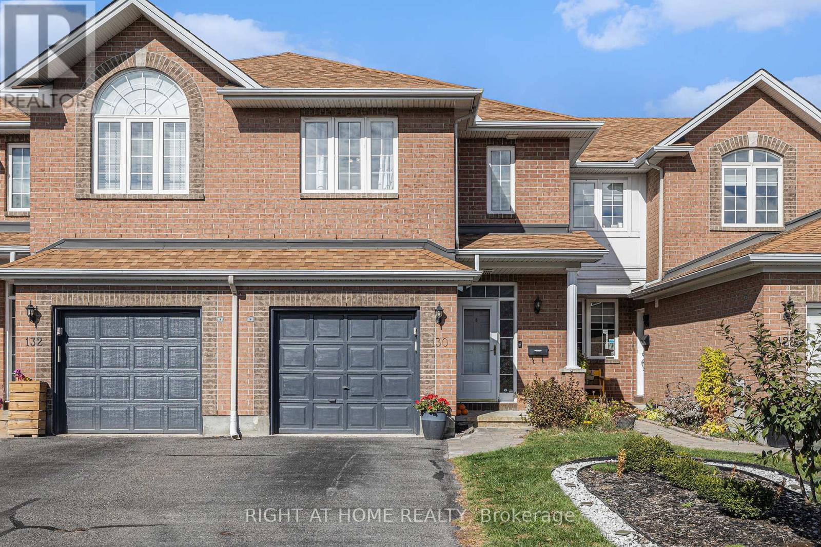 130 Scout St, Ottawa, ON K2C 4E2