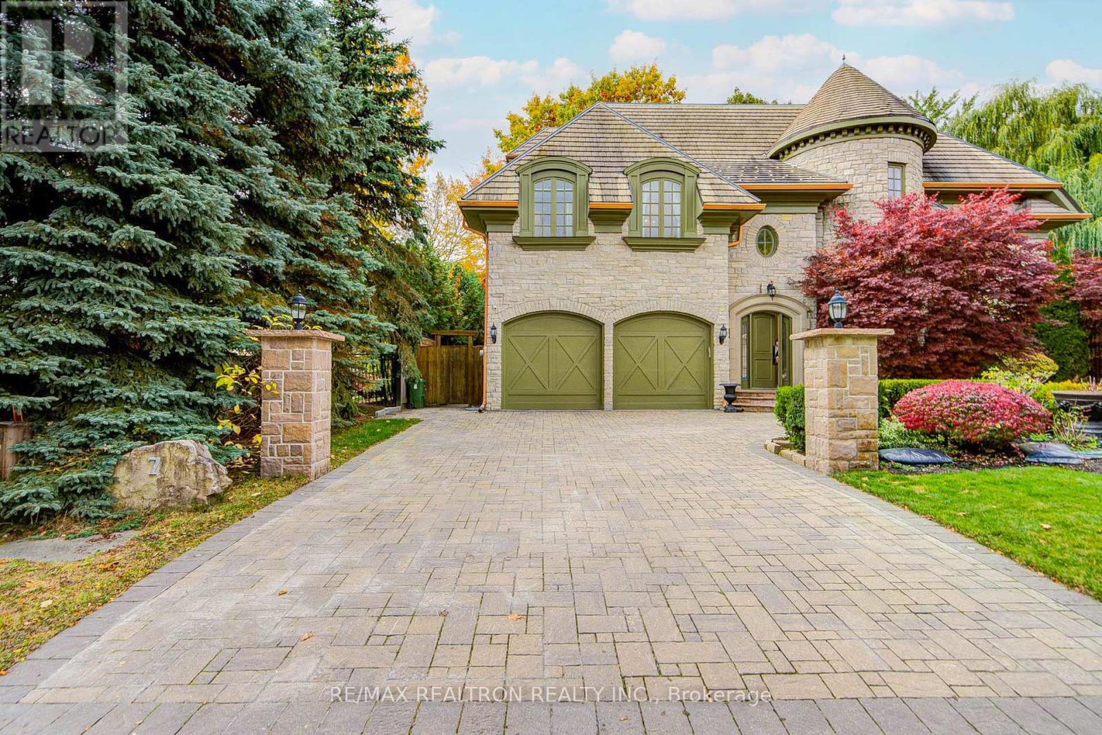 7 Legacy Ct, Toronto, ON M2L 2Y7