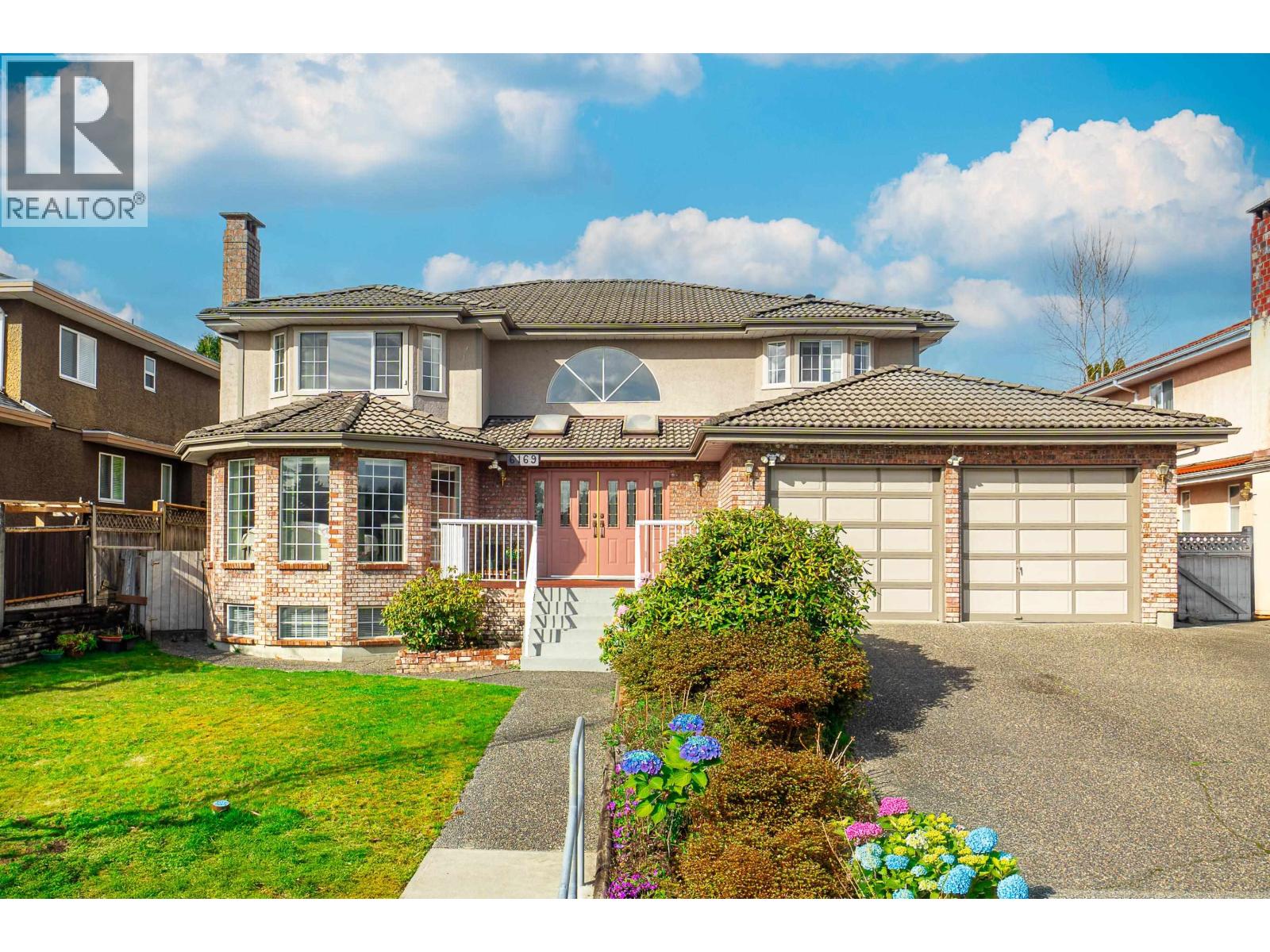 6169 Lochdale St, Burnaby, BC V5B 2M6