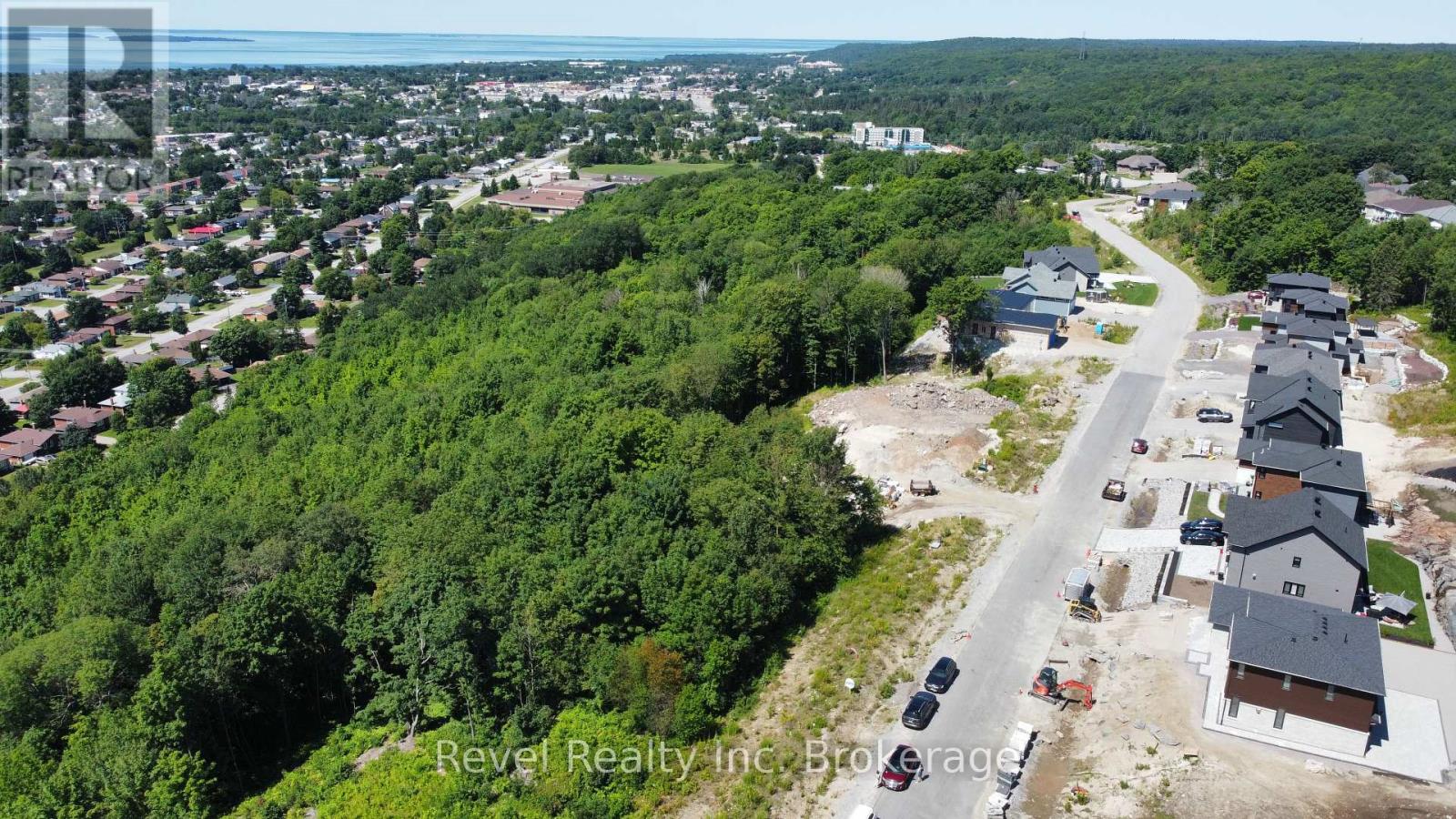 36 Kenreta Dr, North Bay, ON P1B 8X6