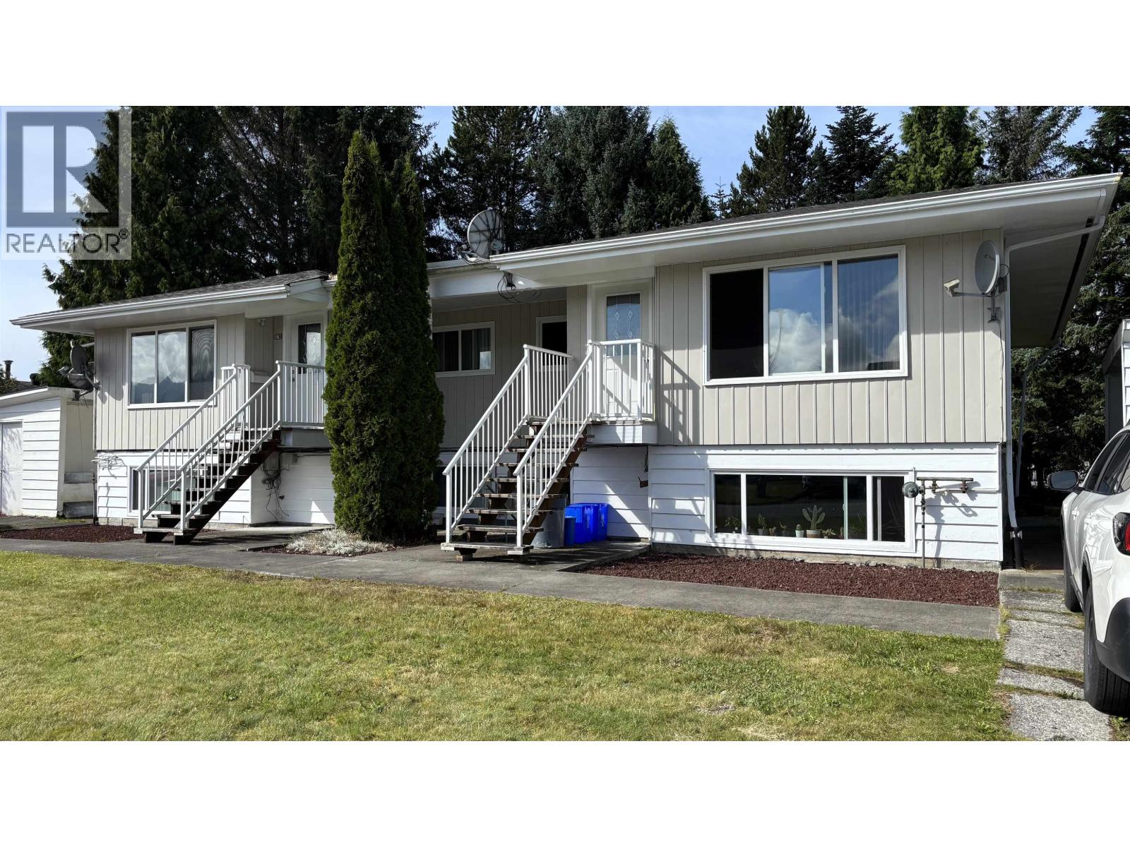 31-37 Moore St, Kitimat, BC V8C 1G8