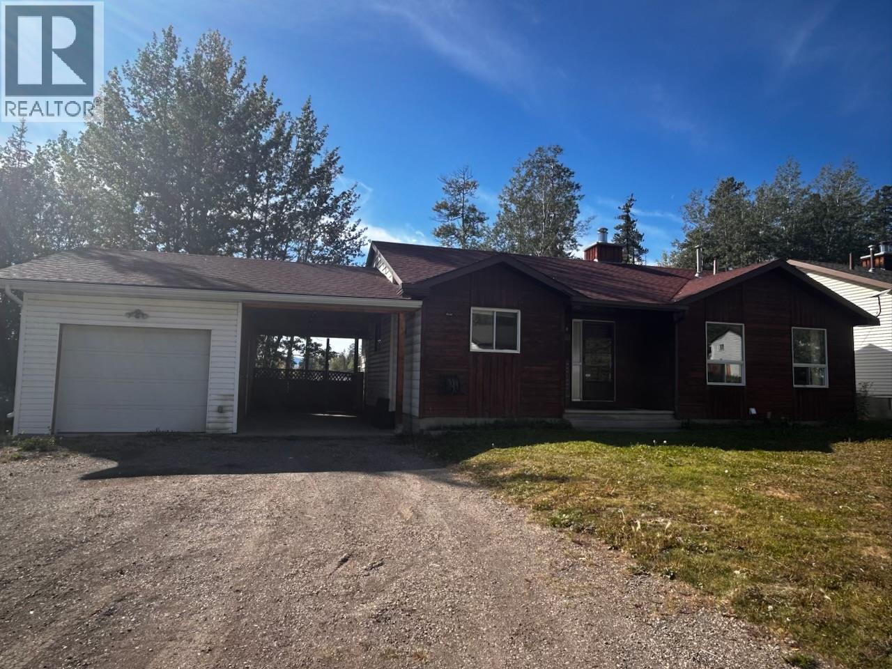 211 Gwillim Cres, Tumbler Ridge, BC V0C 2W0