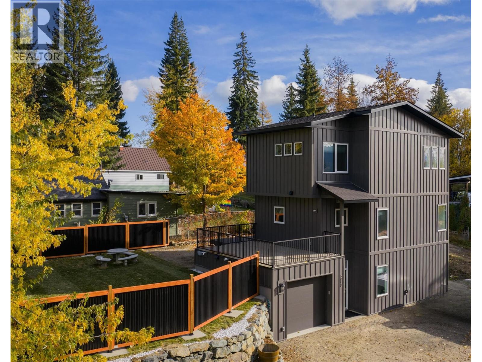 2690 Monte Christo St, Rossland, BC V0G 1Y0