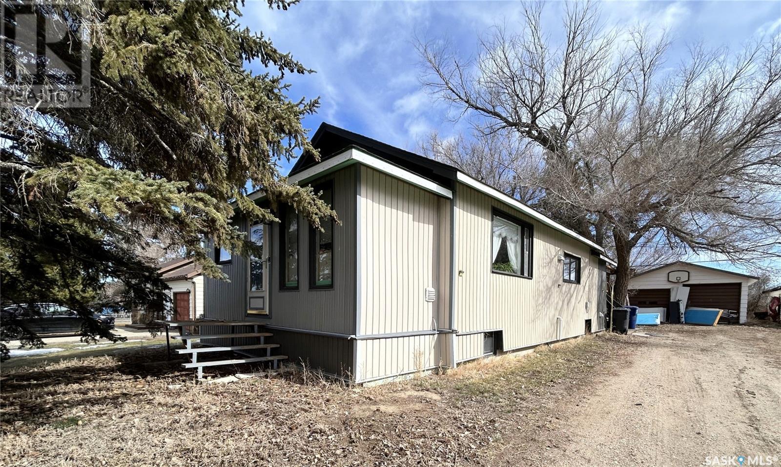 625 Maharg Ave, Burstall, SK S0N 0H0