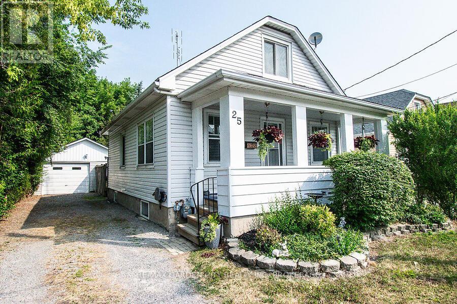 25 Garnet St, St. Catharines, ON L2M 5E7