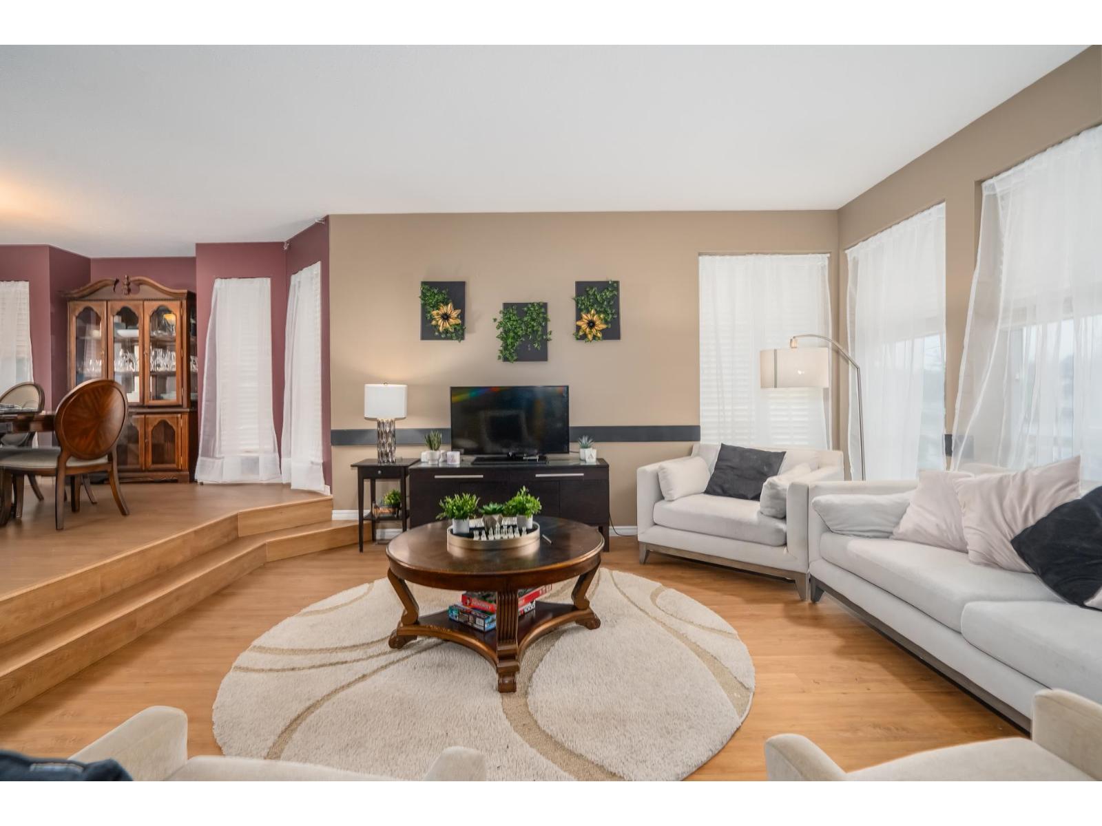 3771 Nicola St, Abbotsford, BC V2T 4Z8