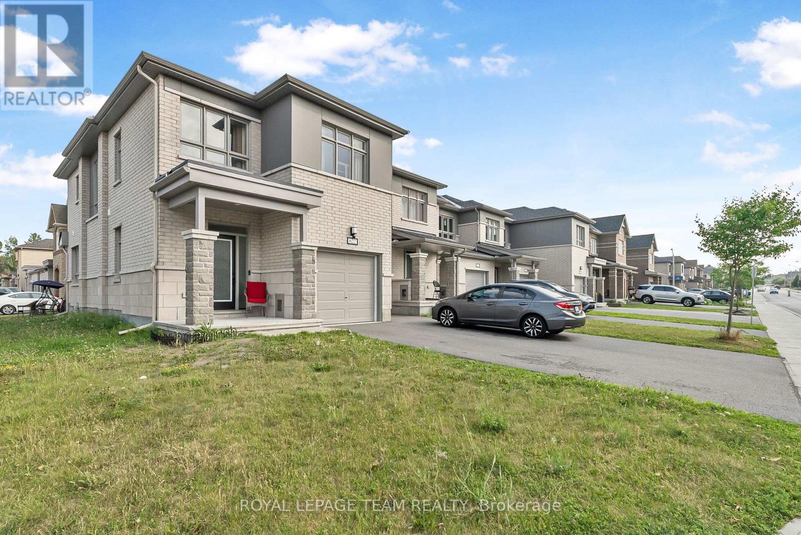 622 Parade Dr, Ottawa, ON K2S 0X8