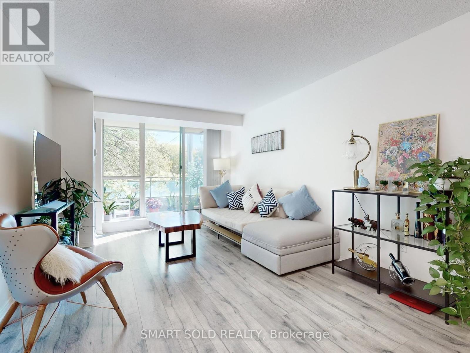 210 39 Pemberton Ave, Toronto, ON M2M 4L6