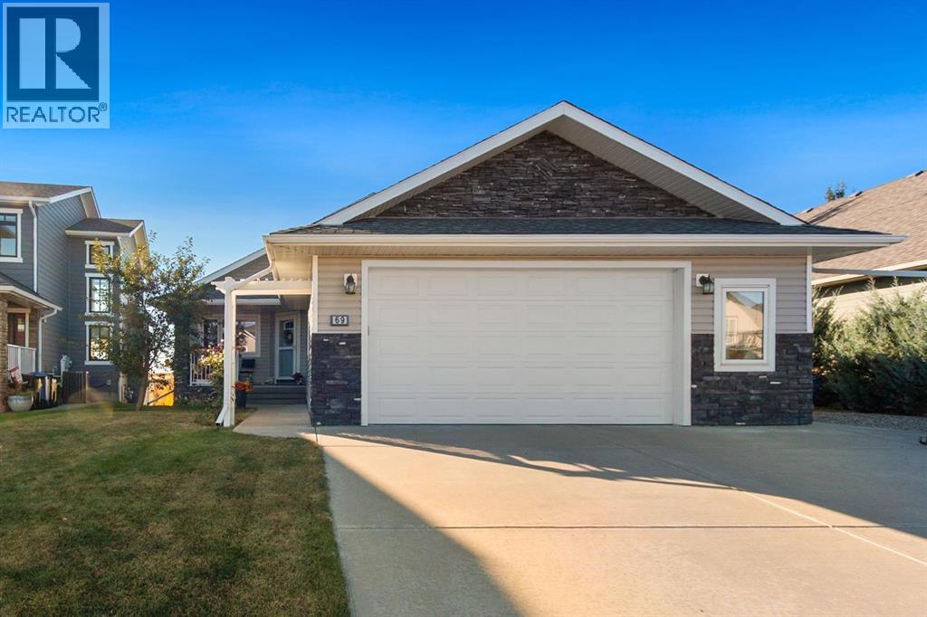 69 Deer Coulee Dr, Didsbury, AB T0M 0W0