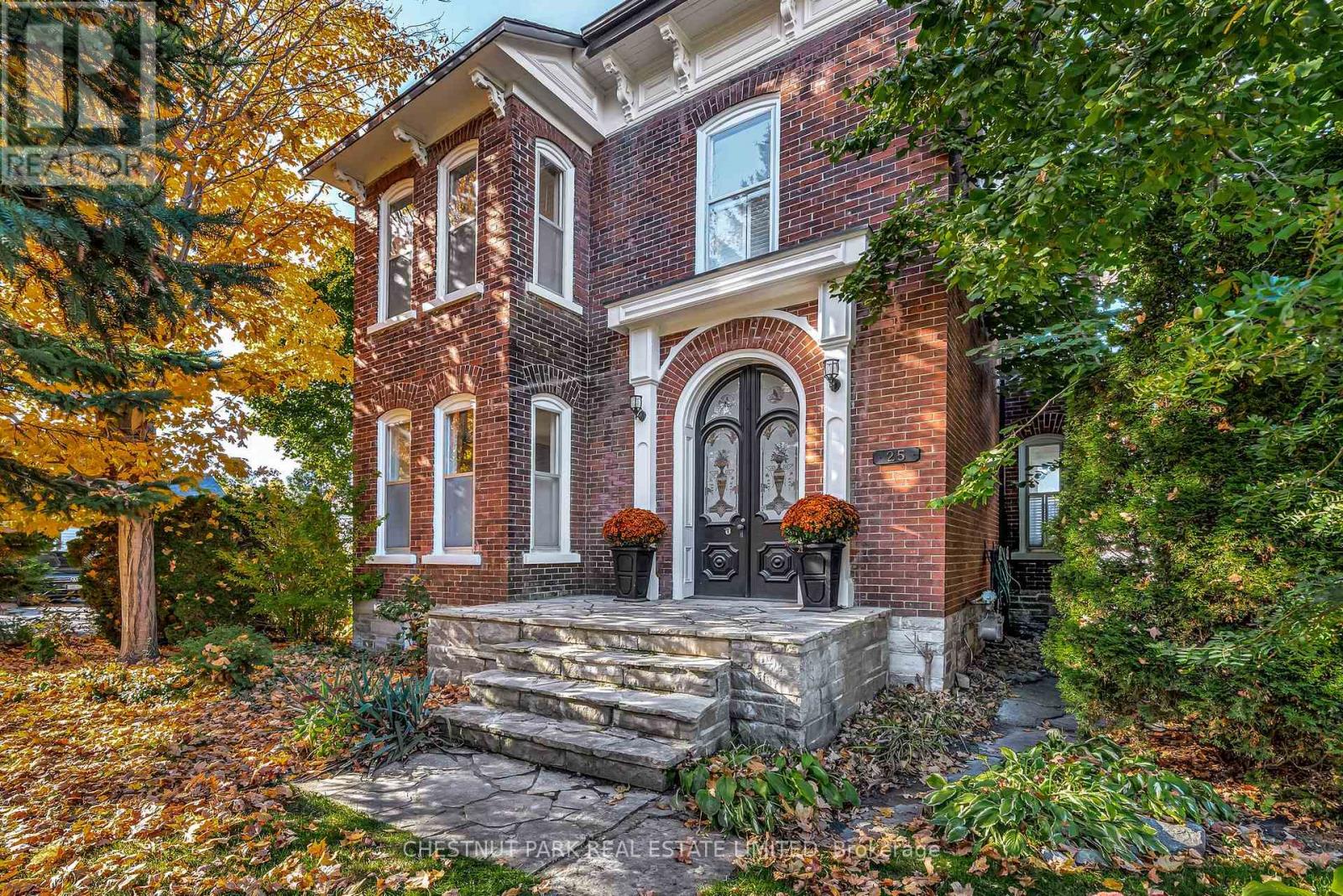 25 Picton Main St, Prince Edward County Picton Ward, ON K0K 2T0
