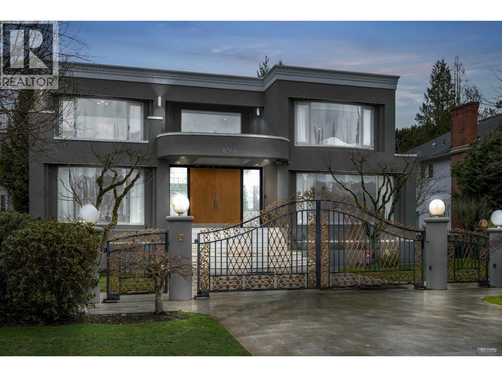 6566 Churchill St, Vancouver, BC V6P 5B1