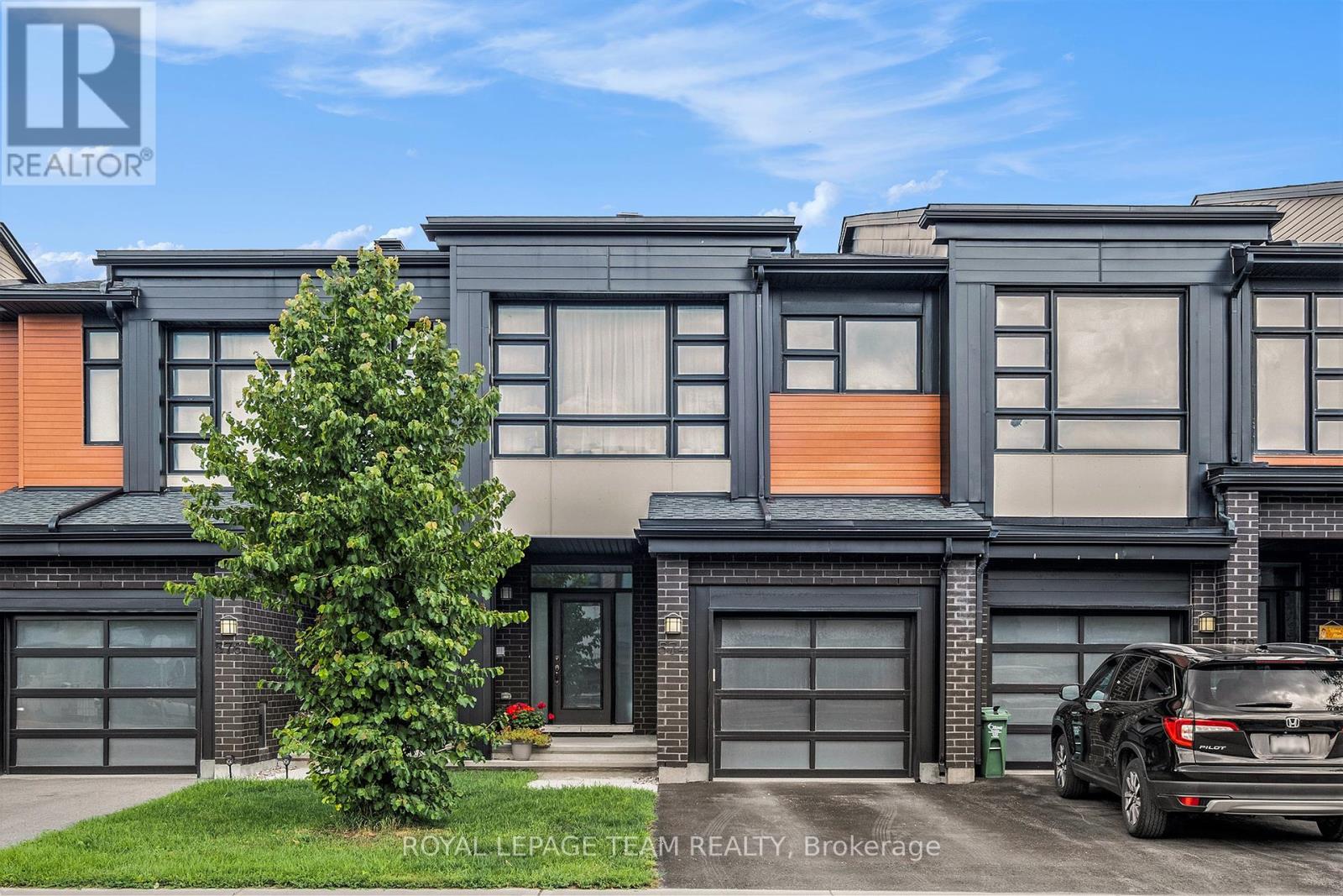 574 Triangle St, Ottawa, ON K2V 0M1