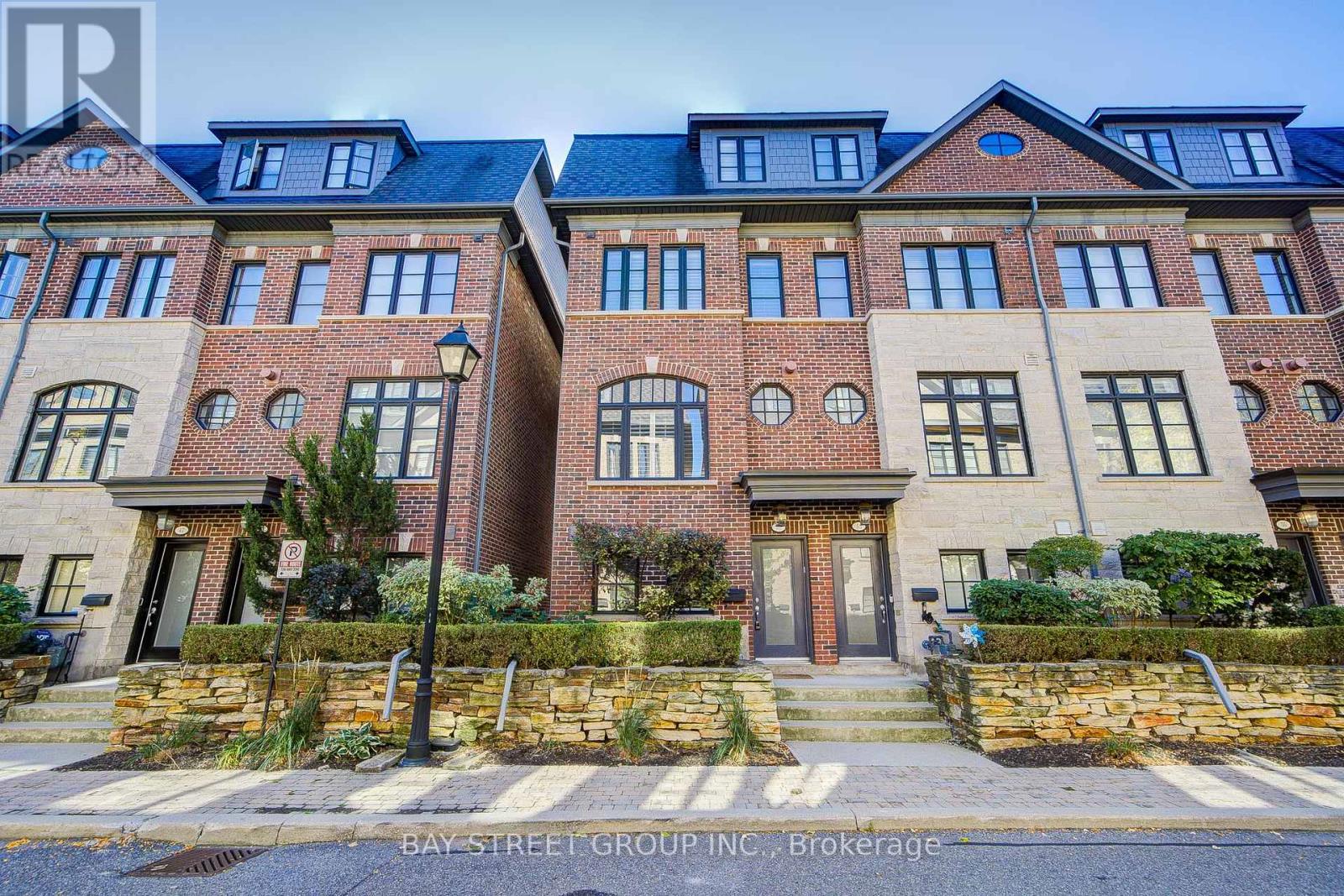 51 Lobo Mews, Toronto, ON M8Z 0B1