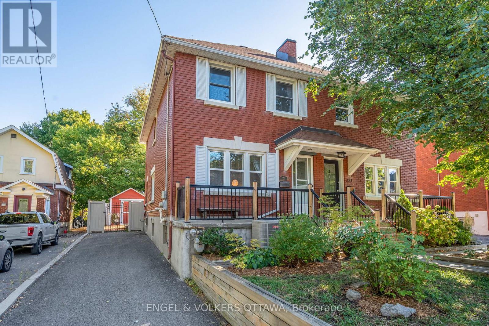 329 Hamilton Ave S, Ottawa, ON K1Y 1C4