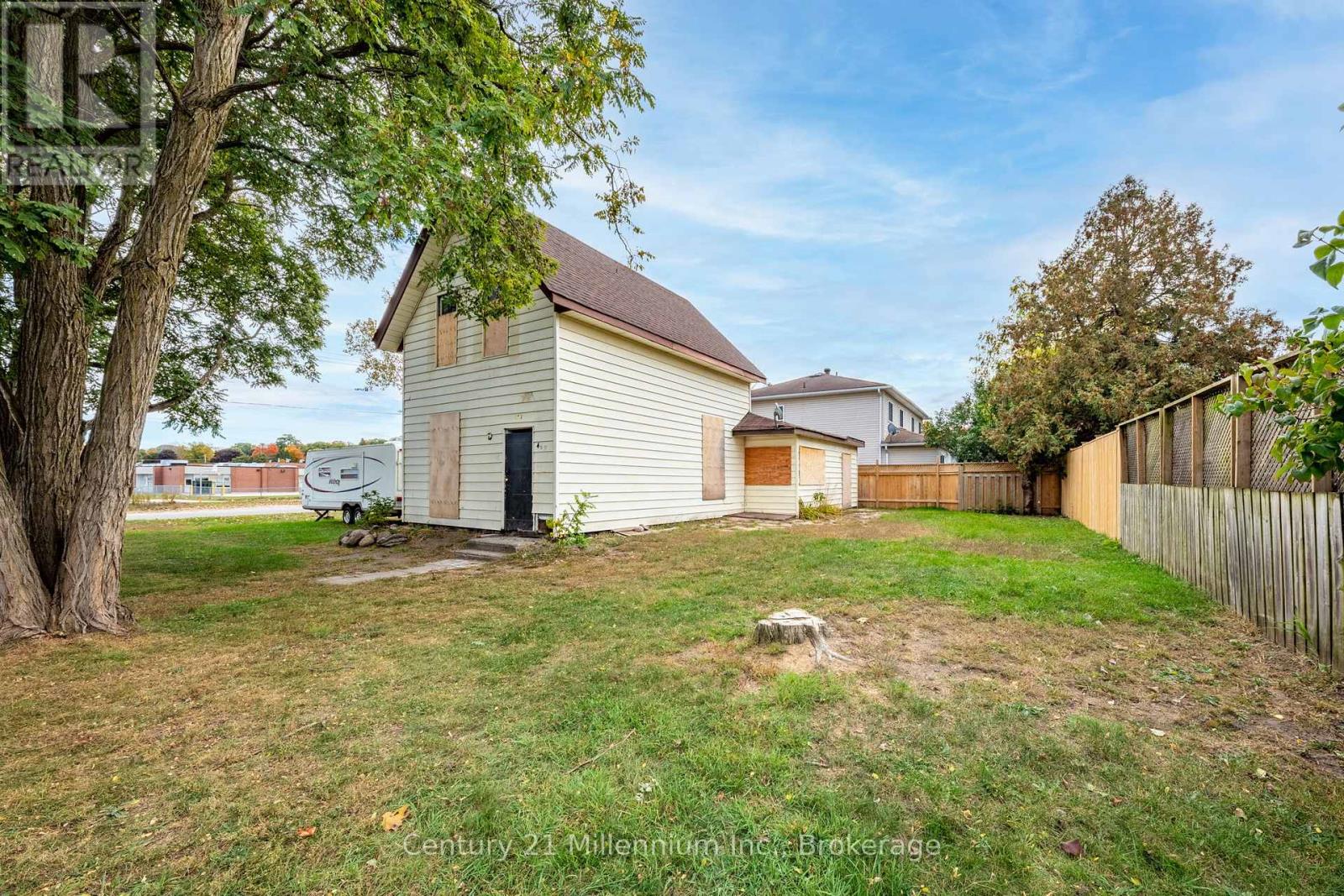 469 Robert St, Midland, ON L4R 2M4
