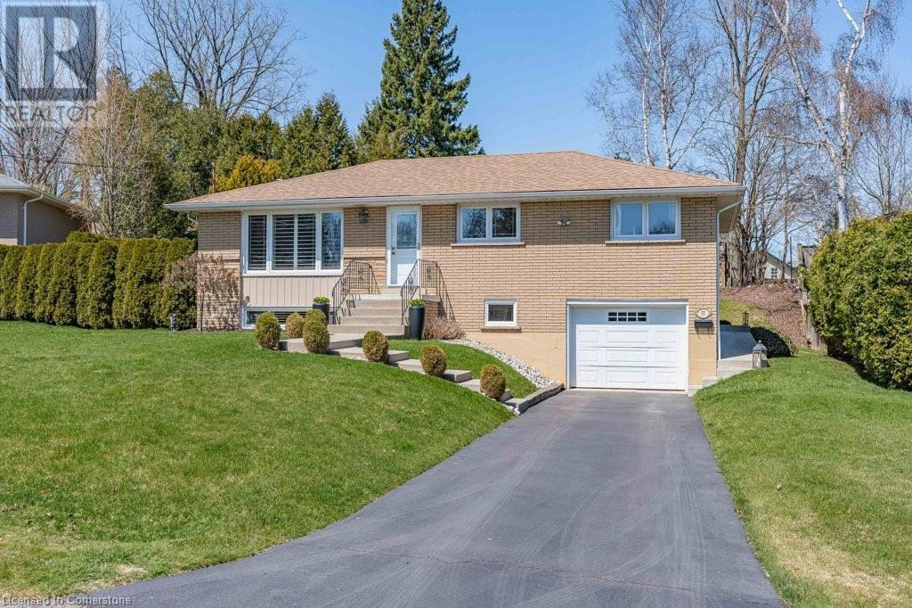 77 Hill Crst, Hamilton, ON L9G 2Y1
