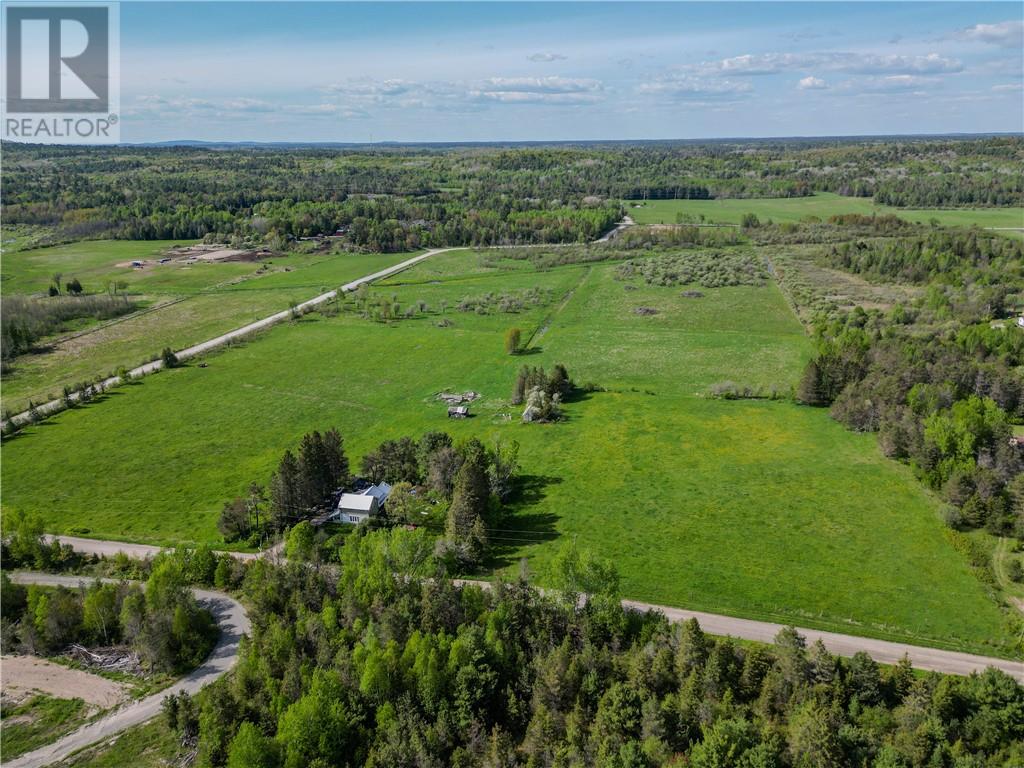 15 Lees Rd, Walford, ON P0P 2P0