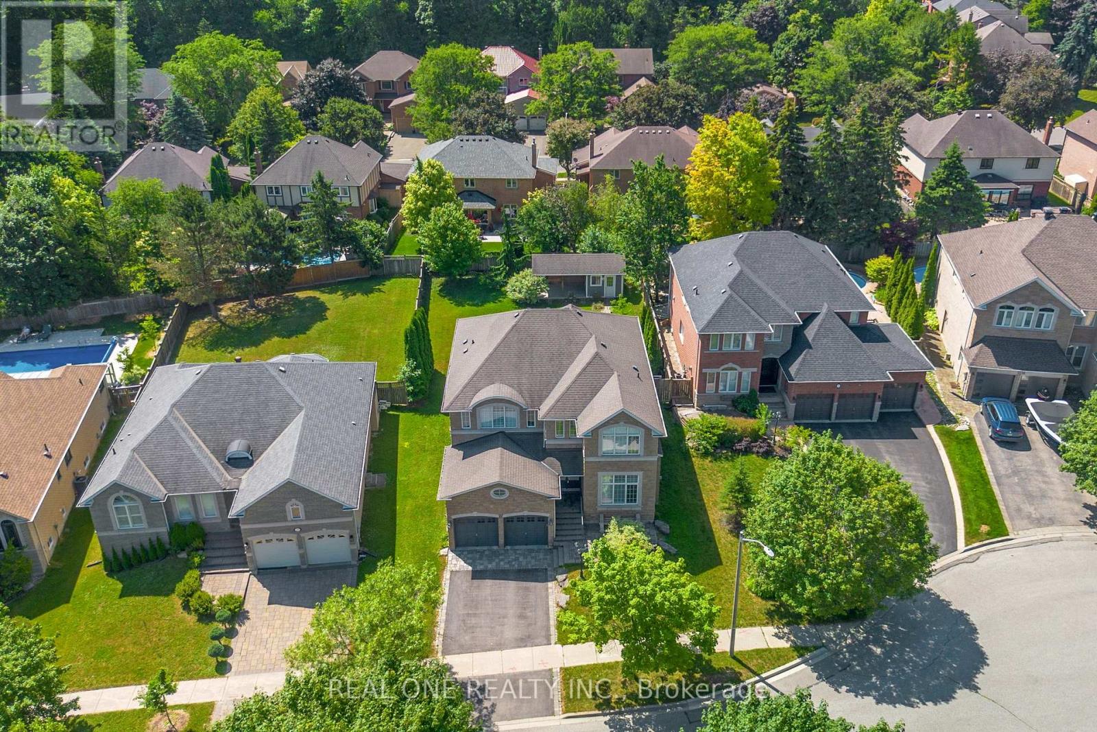 27 Gleave Ct, Aurora, ON L4G 7L9