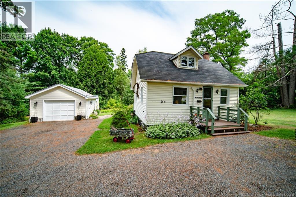 245 Greenwood Dr, Fredericton, NB E3A 3V3