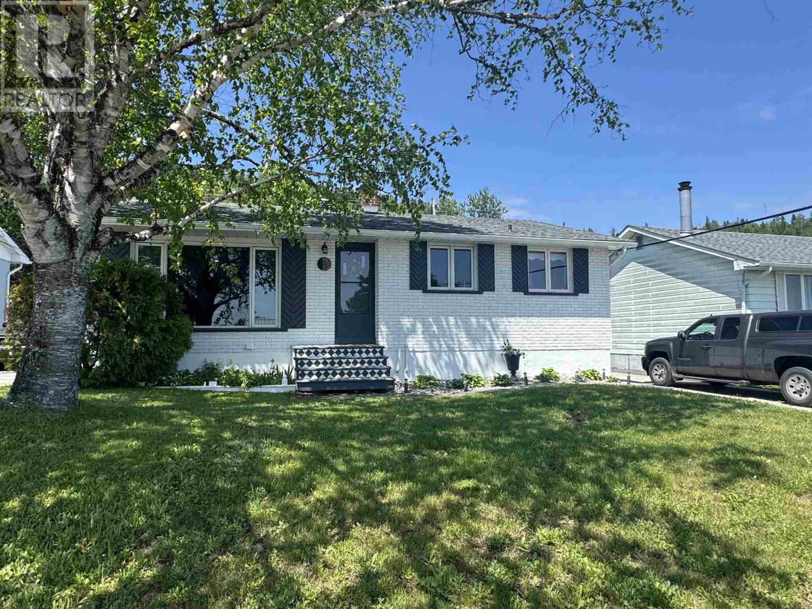 53 Warbler Dr, Manitouwadge, ON P0T 2C0