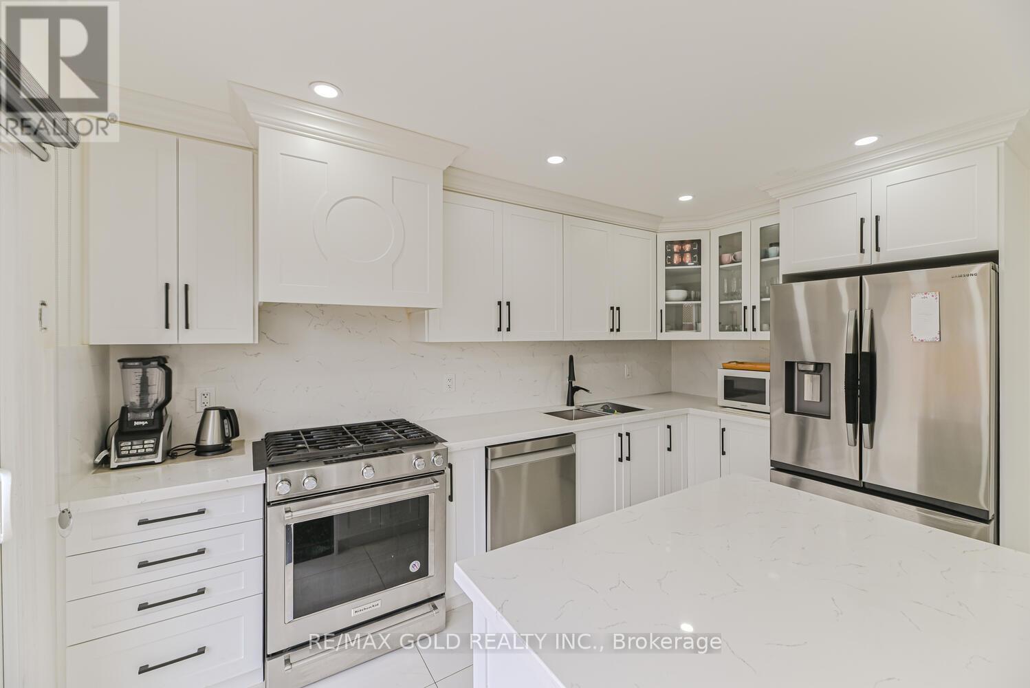 81 Drake Blvd, Brampton, ON L6T 3L2