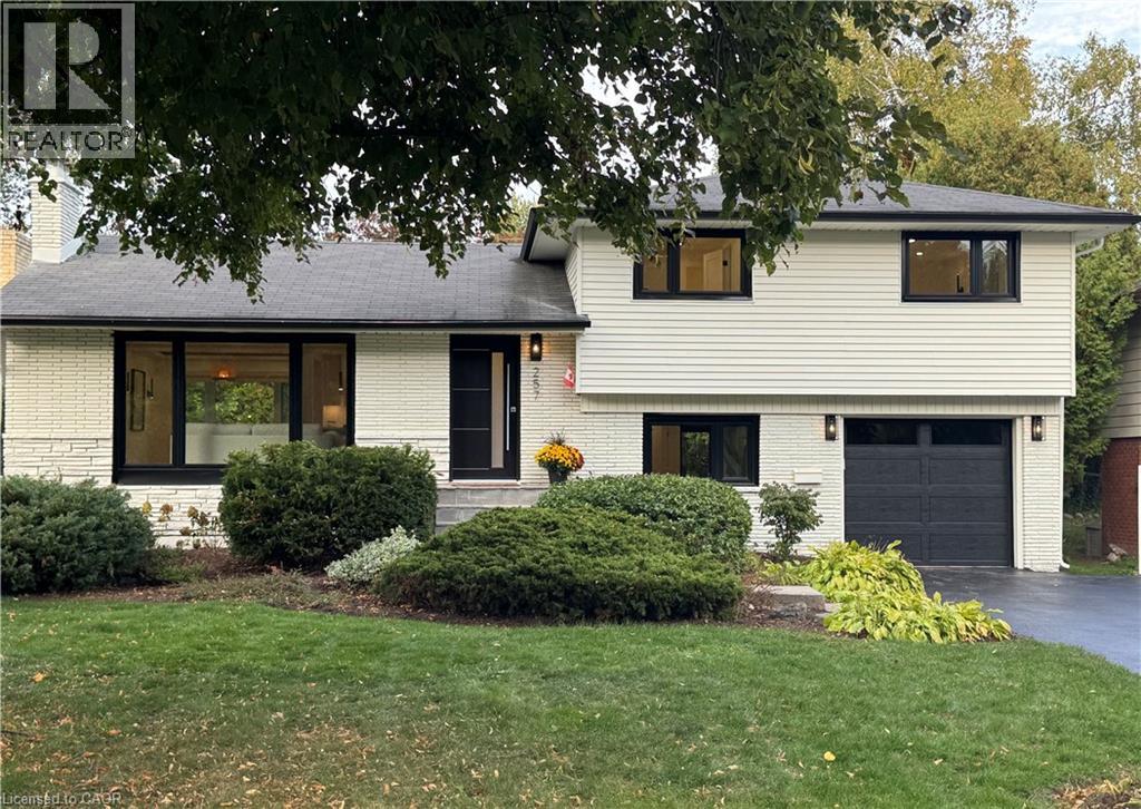 257 Strathcona Dr, Burlington, ON L7L 2C9