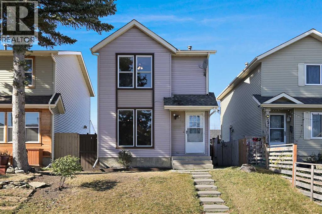 128 Castlegreen Close NE, Calgary, AB T3J 1Y6