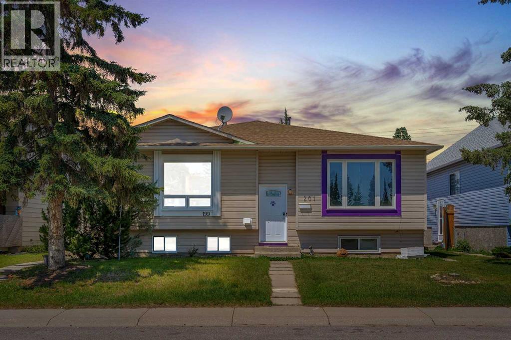 199 Cedardale Rd SW, Calgary, AB T2W 5A8